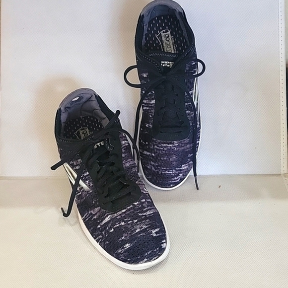 SKECHERS GO STEP GOGA MAT BLACK SNEAKERS (sz‎ 10) - Picture 1 of 5